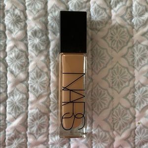 Nars natural radiant long wear foundation